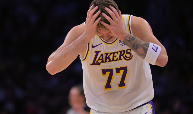 开云手机版-防守差距！活塞联盟第2防守熬煮东詹 湖人禁区能丢74分是啥概念？