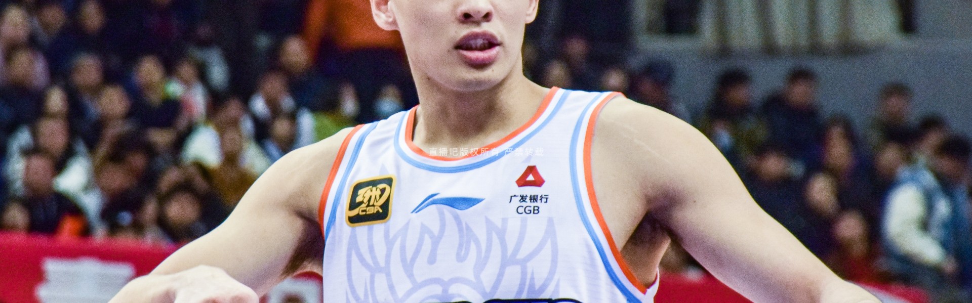 开云官方平台-媒体人：谢智杰第四节比赛气质真的不错 二年级生掌控挺稳的了